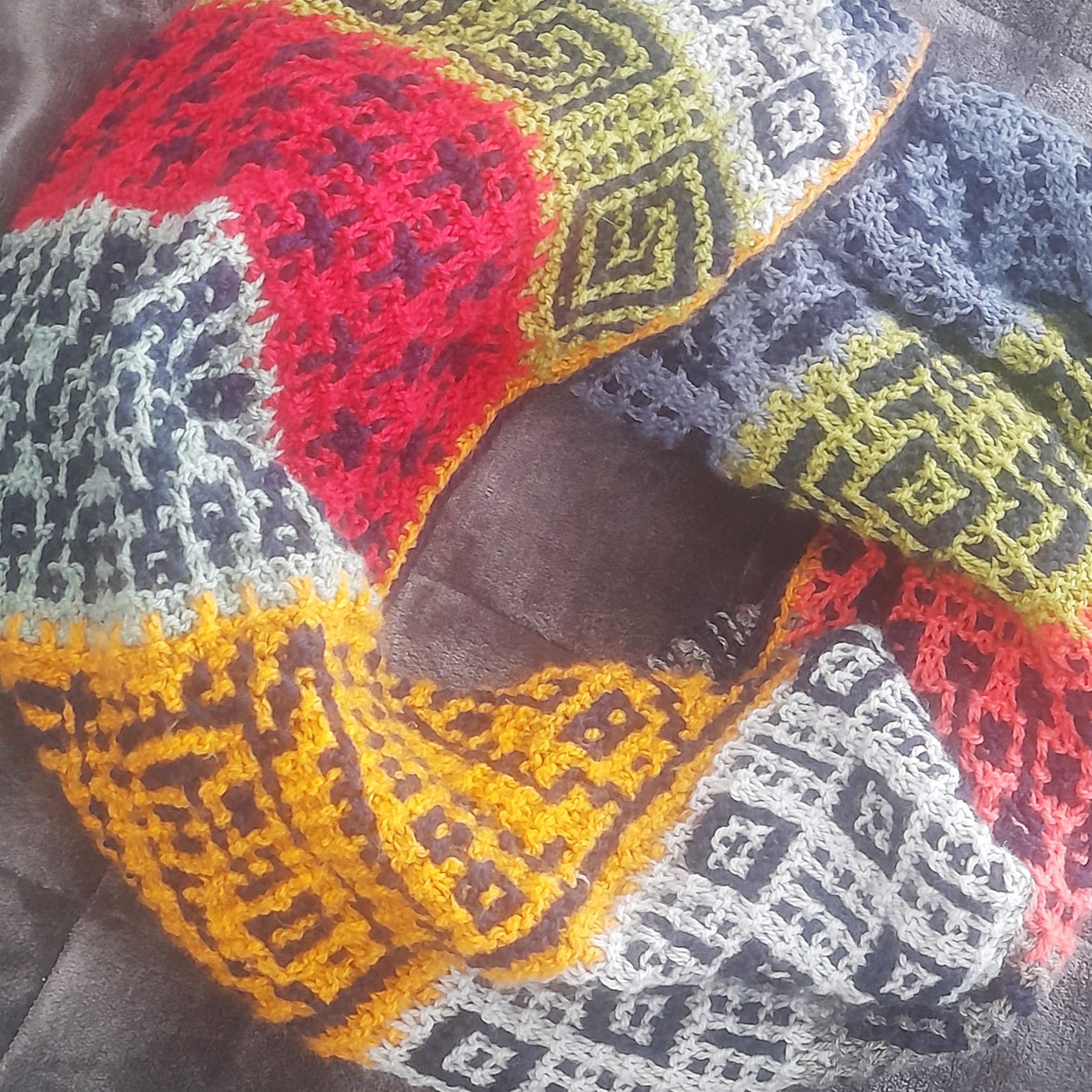 Bunter Schlauchschal – Mosaik